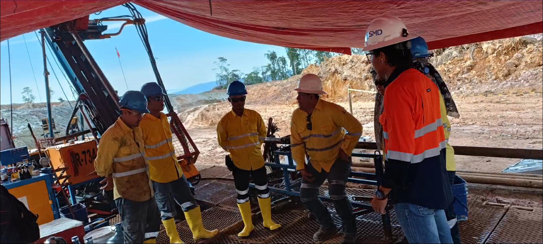 Our team of mud engineers oversees on-site drilling operations and provides you with tailor-made solutions to help you: